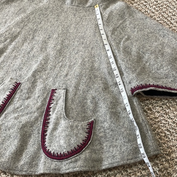 Vintage Handmade Embroidered Norwegian Hooded Wool Poncho - Light Gray/Purple - Picture 9 of 12